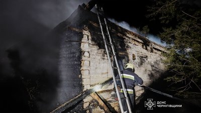 Пожежі на Чернігівщині: двоє людей загинули під час пожежі будинку