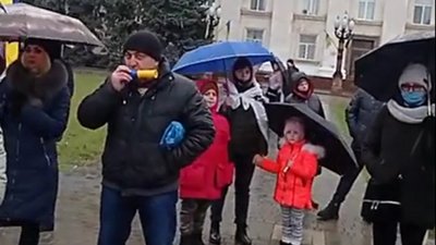 У Херсоні підприємці мітингували проти посиленого карантину У Херсоні підприємці мітингували проти посиленого карантину