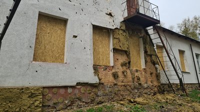 “Обстріли я перестала боятись коли мені було 6 років”: внаслідок влучання в будинок у Новій Слободі загинуло 5 людей “Обстріли я перестала боятись коли мені було 6 років”: внаслідок влучання в будинок у Новій Слободі загинуло 5 людей