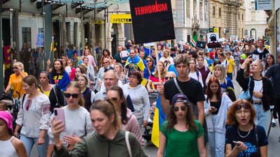 Правозахисниця з Дніпра долучилася до маршу на підтримку України в австрійському Граці