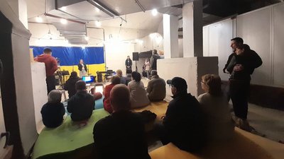 "Тримаємо стрій": у міському бомбосховищі на Черкащині провели концерт на підтримку ЗСУ