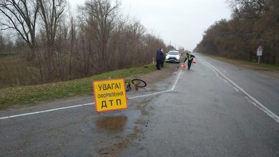 Поліція Херсонщини оперативно встановила водія, який збив велосипедиста та втік з місця ДТП