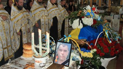 На Закарпатті попрощалися із загиблим військовим Василем Сливкою На Закарпатті попрощалися із загиблим військовим Василем Сливкою