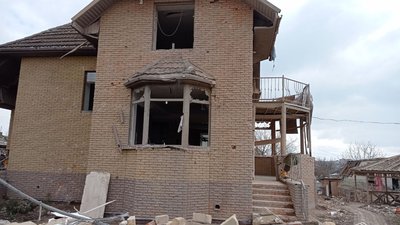 "На це дуже важко дивитися" — очевидець авіаудару в Сумах, де загинули та травмувалися люди "На це дуже важко дивитися" — очевидець авіаудару в Сумах, де загинули та травмувалися люди
