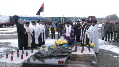 На Чернігівщині біля залізничної станції Крути вшанували пам'ять полеглих у бою понад 100 років тому