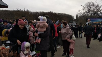 Черги на кордонах, переповнені готелі, волонтери та добровольці. Як запам’ятає Закарпаття перші дні війни Черги на кордонах, переповнені готелі, волонтери та добровольці. Як запам’ятає Закарпаття перші дні війни