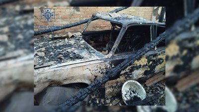 Пізно виявив пожежу: на Чернігівщині горів гараж, авто, худоба та господарчі будівлі Пізно виявив пожежу: на Чернігівщині горів гараж, авто, худоба та господарчі будівлі