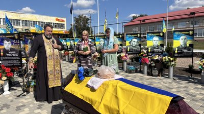 Навіки 35: у Доманівці попрощалися з військовим Віктором Кишинським