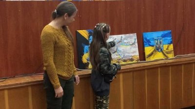 "Вони ж нас захищають": 9-річна школярка з Рівненщини продає картини, щоб допомогти ЗСУ "Вони ж нас захищають": 9-річна школярка з Рівненщини продає картини, щоб допомогти ЗСУ