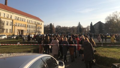 Повідомили про замінування: сесію Закарпатської облради призупинили, не обравши голову