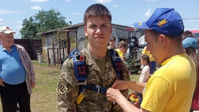 У Херсоні вихованці авіаційного клубу зустрілися з вертолітниками У Херсоні вихованці авіаційного клубу зустрілися з вертолітниками