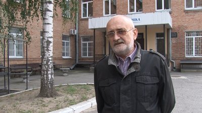 «Говорить, що вчилася у нас»: у Полтаві затримали дівчину, яка стріляла у вчителів із арбалета «Говорить, що вчилася у нас»: у Полтаві затримали дівчину, яка стріляла у вчителів із арбалета