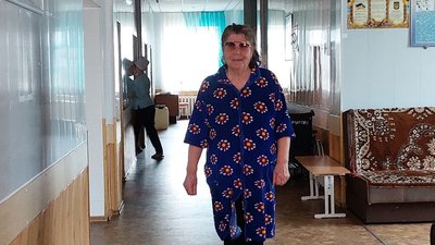 "Двері падають і чую – у мене кров". Мешканка Тростянця – про життя в окупації