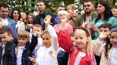 На Закарпатті пішли в школу понад 16 тис. першокласників. Як це було
