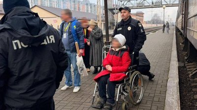 Евакуаційний потяг, евакуація з Донеччини, переселенці, вокзал у Луцьку