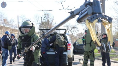 У Миколаєві піротехніки продовжують розміновувати місто після обстрілів російськими військами