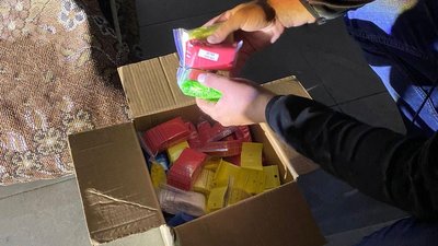 На Хмельниччині групі осіб за торгівлю наркотиками загрожує 12 років за гратами