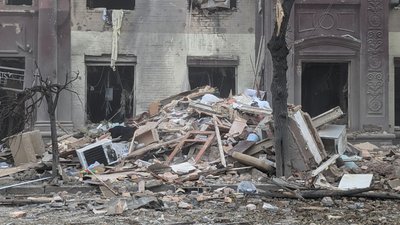 "Двох кімнат немає, стелі немає, підлоги": очевидці про нічний ракетний обстріл Запоріжжя "Двох кімнат немає, стелі немає, підлоги": очевидці про нічний ракетний обстріл Запоріжжя