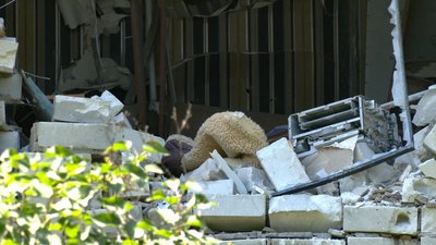 Руїни, охоронець та двоє собак: де, за версією Міноборони РФ, розташовані збройні склади та штаб ТРО у Чернігові Руїни, охоронець та двоє собак: де, за версією Міноборони РФ, розташовані збройні склади та штаб ТРО у Чернігові