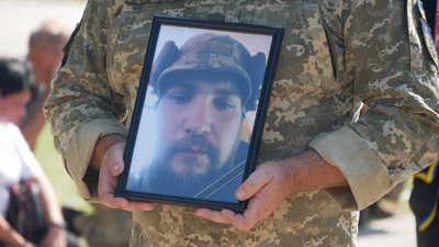 Загинули під Куп'янськом та під Бахмутом. На Дніпропетровщині попрощалися з двома бійцями