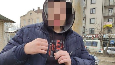 Знімали відео на YouTobе: франківські муніципали зняли двох львів’ян з перил мосту