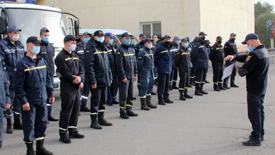 Четверта зміна рятувальників поїхала гасити лісові пожежі на Луганщині