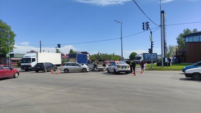 У Полтаві в результаті аварії перекинулась автівка У Полтаві в результаті аварії перекинулась автівка