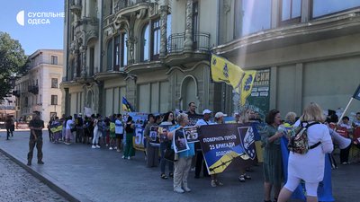 "Поверніть героїв додому": в Одесі проходить акція підтримки військовополонених "Поверніть героїв додому": в Одесі проходить акція підтримки військовополонених