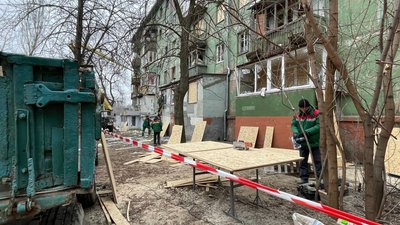У Запоріжжі через нічний обстріл росіян поранені 5 людей, серед яких діти У Запоріжжі через нічний обстріл росіян поранені 5 людей, серед яких діти