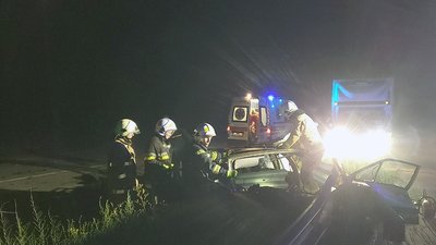 Нічна аварія поблизу на об'їзній Житомира - двоє людей загинули, водій - у реанімації Нічна аварія поблизу на об'їзній Житомира - двоє людей загинули, водій - у реанімації