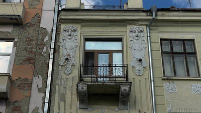 Маскарони, еркери та античні боги. Архітектурні деталі Чернівців, котрих ви могли не помічати Маскарони, еркери та античні боги. Архітектурні деталі Чернівців, котрих ви могли не помічати