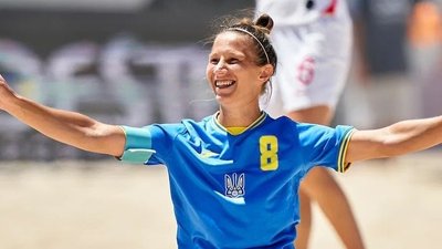 Спортсменки з Сумщини стартували на турнірі з пляжного футболу