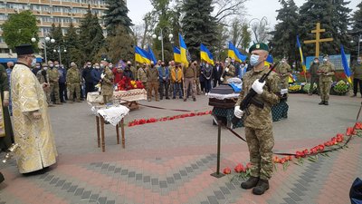 У Черкасах попрощалися з айдаровцем У Черкасах попрощалися з айдаровцем