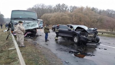 Рейсовий автобус сполученням «Познань – Скадовськ» потрапив у ДТП на Хмельниччині