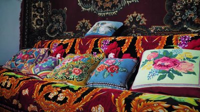 Вишиті подушки жительки села Тури - Олени Вишиті подушки жительки села Тури - Олени