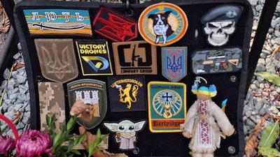"Це данина народу". Загиблого пілота "Джуса" вшанували на Аскольдовій могилі у Києві "Це данина народу". Загиблого пілота "Джуса" вшанували на Аскольдовій могилі у Києві