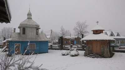 На Франківщині волонтери налагодили виробництво маскувальних сіток
