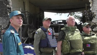 Трьом рятувальникам із Сєвєродонецька повідомили про підозру у державній зраді — СБУ Трьом рятувальникам із Сєвєродонецька повідомили про підозру у державній зраді — СБУ