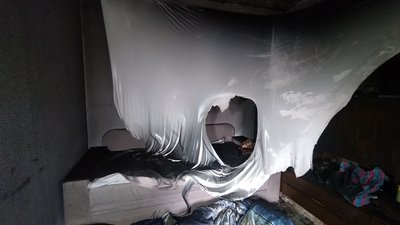 Живуть по сусідах: у подружжя з Сумщини згорів будинок через обстріли військовими РФ Живуть по сусідах: у подружжя з Сумщини згорів будинок через обстріли військовими РФ