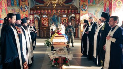 У Мукачеві попрощалися з полеглим захисником Даніелем Оварі У Мукачеві попрощалися з полеглим захисником Даніелем Оварі