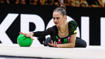 Онофрійчук після виконання вправи з м'ячем у кваліфікації ЧС-2026 з художньої гімнастики