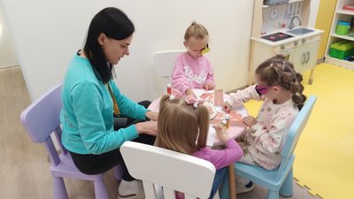 "Школа Супергероїв": перебуваючи на лікуваннні, діти з Волині мають змогу вчитися "Школа Супергероїв": перебуваючи на лікуваннні, діти з Волині мають змогу вчитися