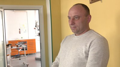 "Кожен має вкластись, тоді ми виграємо цю війну": родина лікарів з Волині безплатно лікує зуби військовим "Кожен має вкластись, тоді ми виграємо цю війну": родина лікарів з Волині безплатно лікує зуби військовим