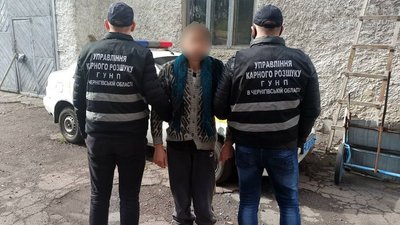 Задушила панчохою: на Чернігівщині жінка вбила матір та замаскувала це під суїцид