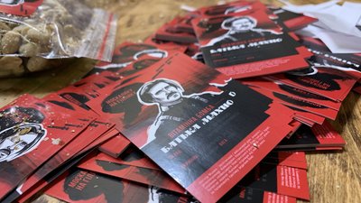 Батончик від Бандери, "бомба" від Махна. У Франківську для військових готують енергетичні смаколики Батончик від Бандери, "бомба" від Махна. У Франківську для військових готують енергетичні смаколики