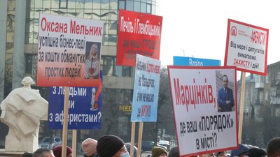 До 150 інвесторів M Group Development протестували через зупинку будівництва житла у Франківську До 150 інвесторів M Group Development протестували через зупинку будівництва житла у Франківську