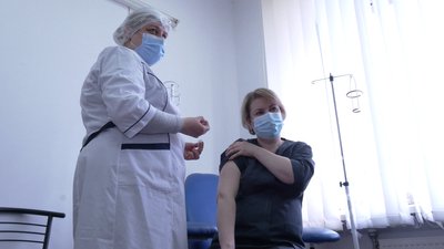 "Краще вакцинуватися, ніж хворіти": у Рівному онкохворих безоплатно вакцинували від грипу "Краще вакцинуватися, ніж хворіти": у Рівному онкохворих безоплатно вакцинували від грипу