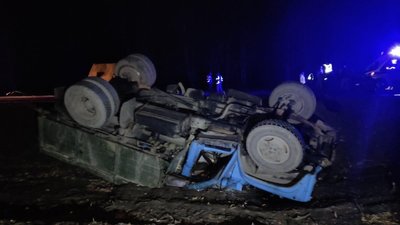 На Вінниччині зіткнулися "ЗІЛ" та іномарка. Водій позашляховика загинув На Вінниччині зіткнулися "ЗІЛ" та іномарка. Водій позашляховика загинув
