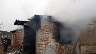 Під час пожежі на Дніпропетровщині надзвичайники виявили жінку без ознак життя