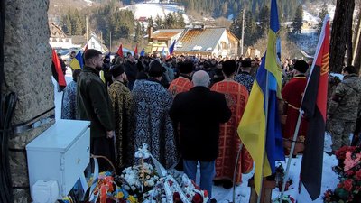 На Закарпатті попрощалися з полеглим захисником Андрієм Ткачуком На Закарпатті попрощалися з полеглим захисником Андрієм Ткачуком
